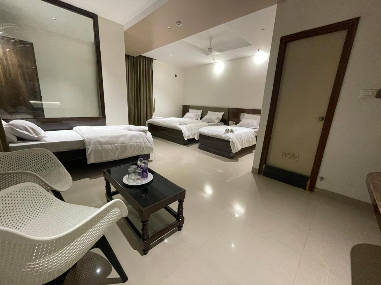 Model Grand Inn Bellary Exteriér fotografie