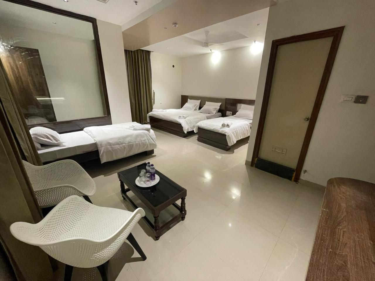 Model Grand Inn Bellary Exteriér fotografie