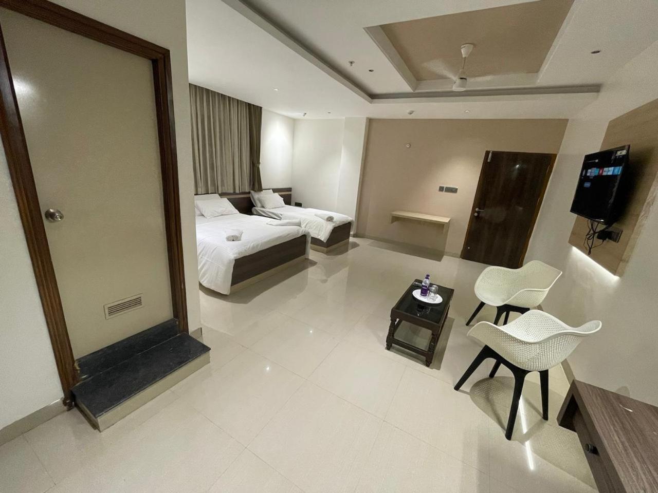 Model Grand Inn Bellary Exteriér fotografie
