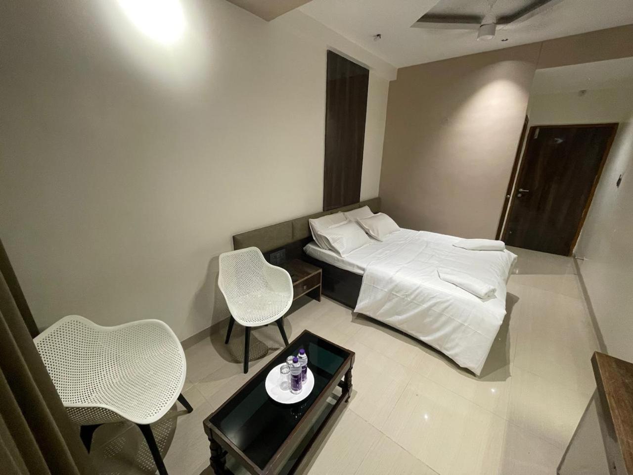 Model Grand Inn Bellary Exteriér fotografie