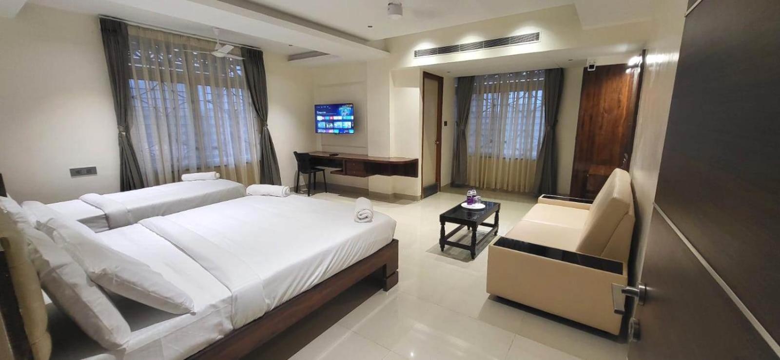 Model Grand Inn Bellary Exteriér fotografie