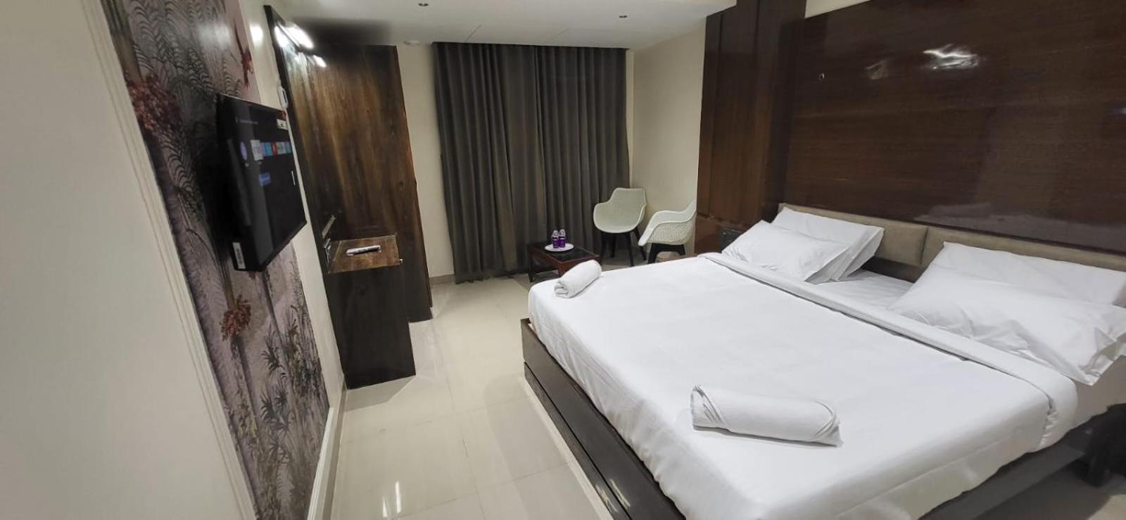 Model Grand Inn Bellary Exteriér fotografie